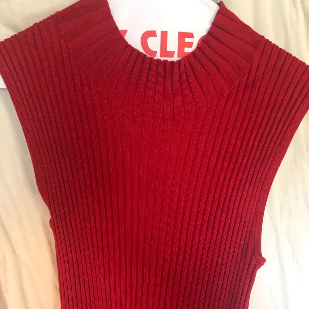 Josephine Chaus sleeveless Red ribbed top size M